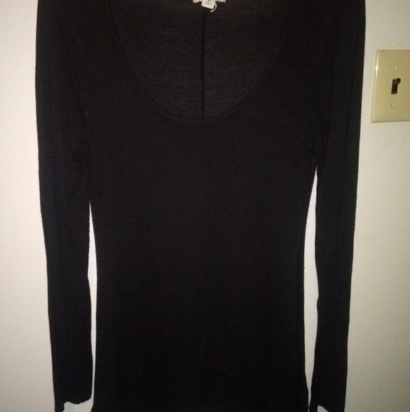 Woman's  top - Picture 2 of 2